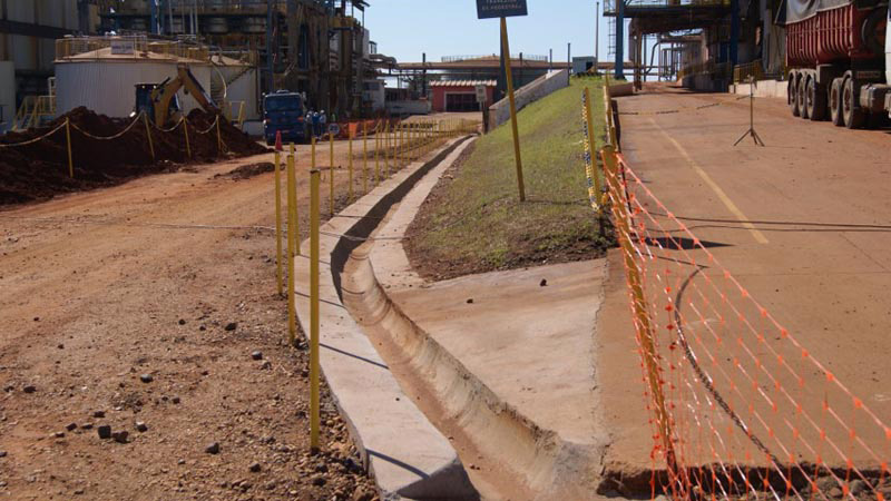 Obra de drenagem industrial